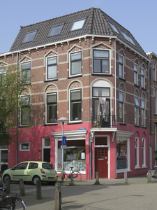 908624 Gezicht op het winkelhoekpand Koekoekstraat 50 te Utrecht, met links de Havikstraat.N.B. bouwjaar: 19041910 / ...